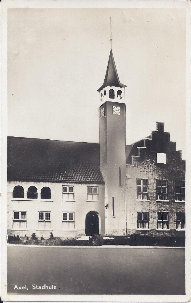 Axel stadhuis oude gelopen ansichtkaart (x851), Verzamelen, Ansichtkaarten | Nederland, Ophalen of Verzenden, 1920 tot 1940, Gelopen