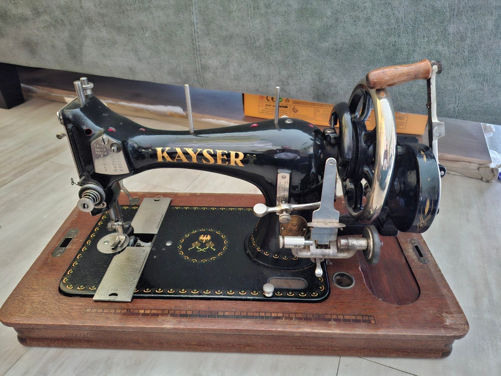 Kayser Naaimachine Model L, Ophalen