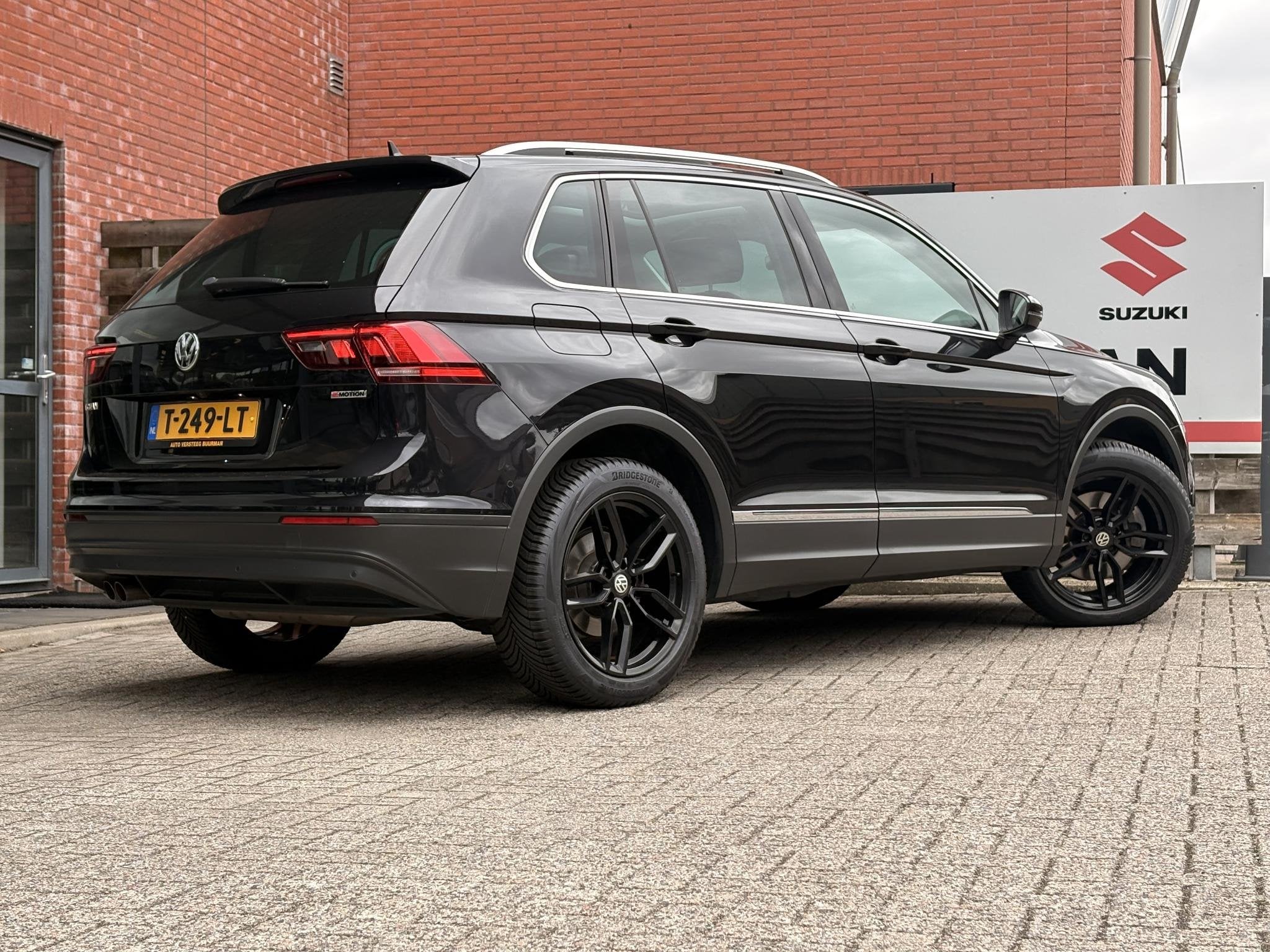 Volkswagen Tiguan 2.0 TSI 4Motion Highline Trekhaak | Stoel/, Auto's, Automaat, Automatische klimaatregeling, 15 km/l, Gebruikt