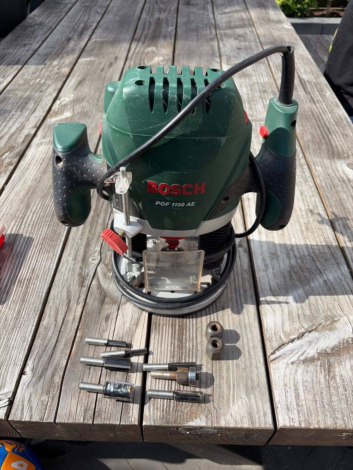 Bosch POF 1100 AE Bovenfrees met accessoires, Doe-het-zelf en Verbouw, Ophalen of Verzenden, Gebruikt, Elektrisch, Bovenfrees