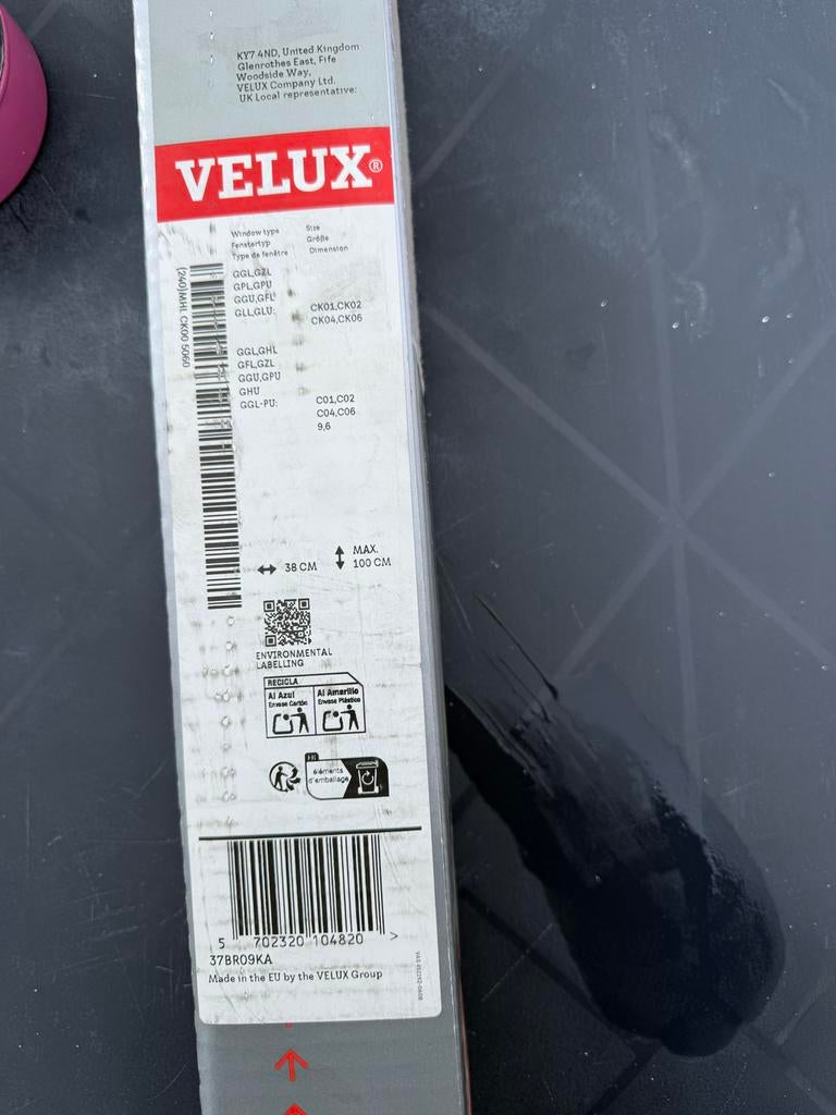 Velux buitenzonwering 38 cm breed, max 100 cm hoog, Ophalen, Nieuw