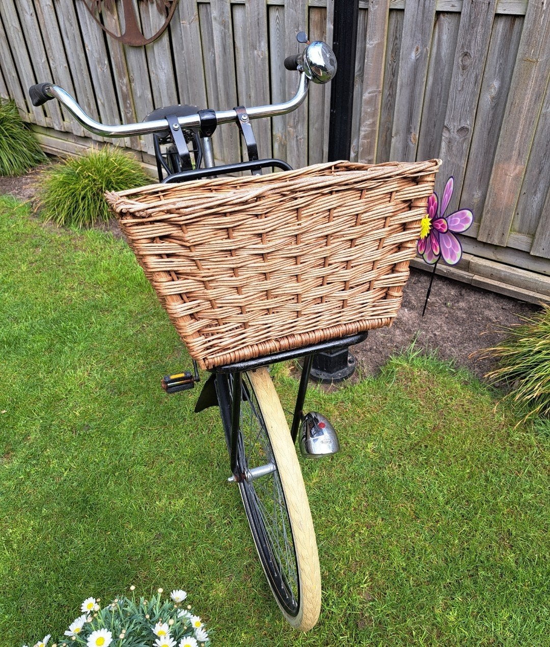 Mooie rieten fietsmand voorop, Fietsen en Brommers, Ophalen of Verzenden, Zo goed als nieuw, Fietsmand, Stuurbevestiging