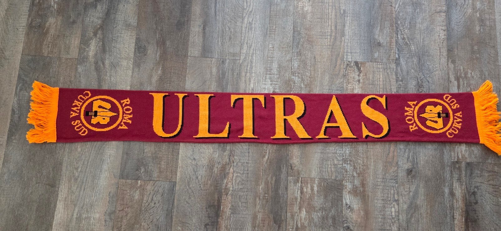 Sjaal AS Roma Ultras, Ophalen of Verzenden, Zo goed als nieuw, Buitenlandse clubs, Vaantje of Sjaal