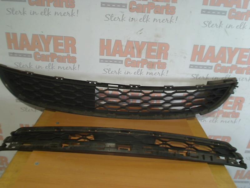 Grille Set Renault Twingo II (CN) (2007-03/2014-09), Gebruikt, Renault Deutschland AG, Dialog.deutschland@renault.de, Peter-Huppertz-Straße 5, Köln 51063, , Duitsland