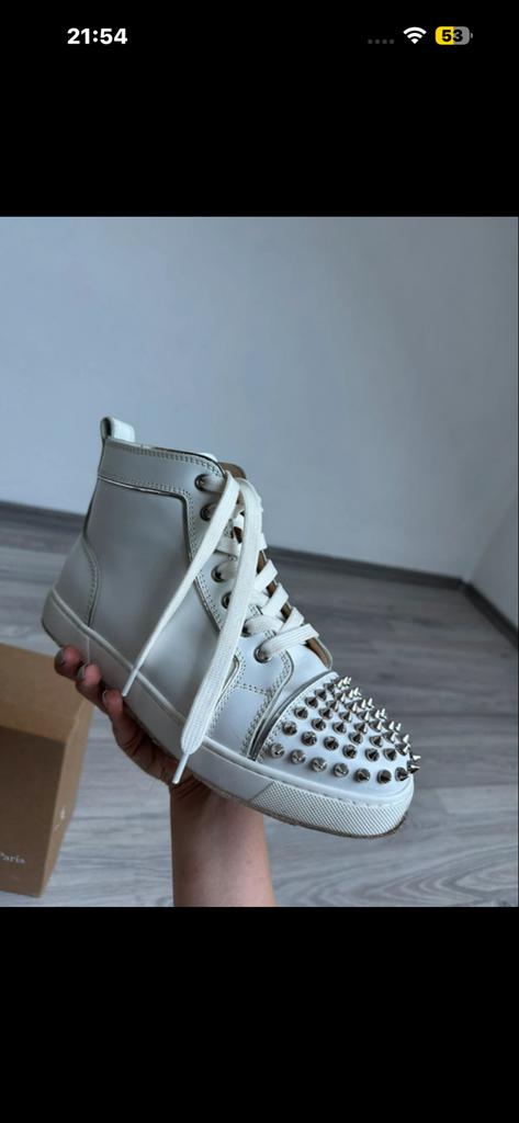 Unieke Louboutin sneakers Zo goed als nieuw, Kleding | Dames, Schoenen, Ophalen of Verzenden, Zo goed als nieuw, Wit, Sneakers of Gympen