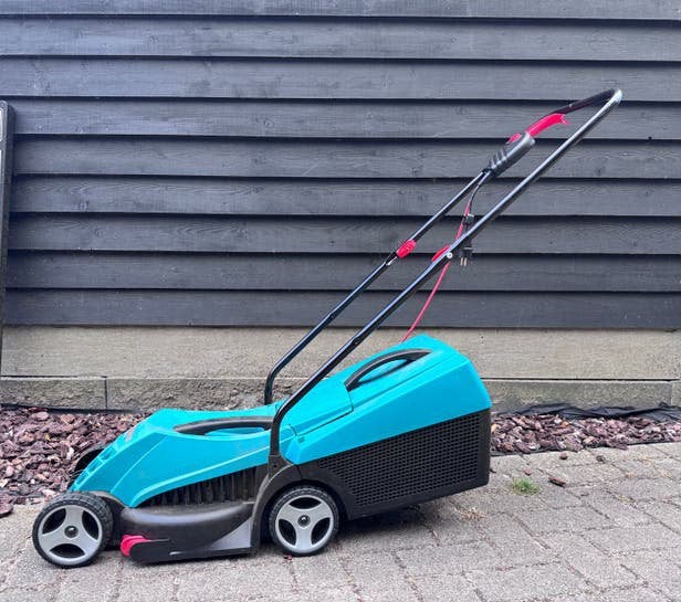Bosch elektrische grasmaaier ARM 32 - 1200W, Tuin en Terras, Grasmaaiers, Ophalen, Cirkelmaaier, Elektrische grasmaaier, Zo goed als nieuw