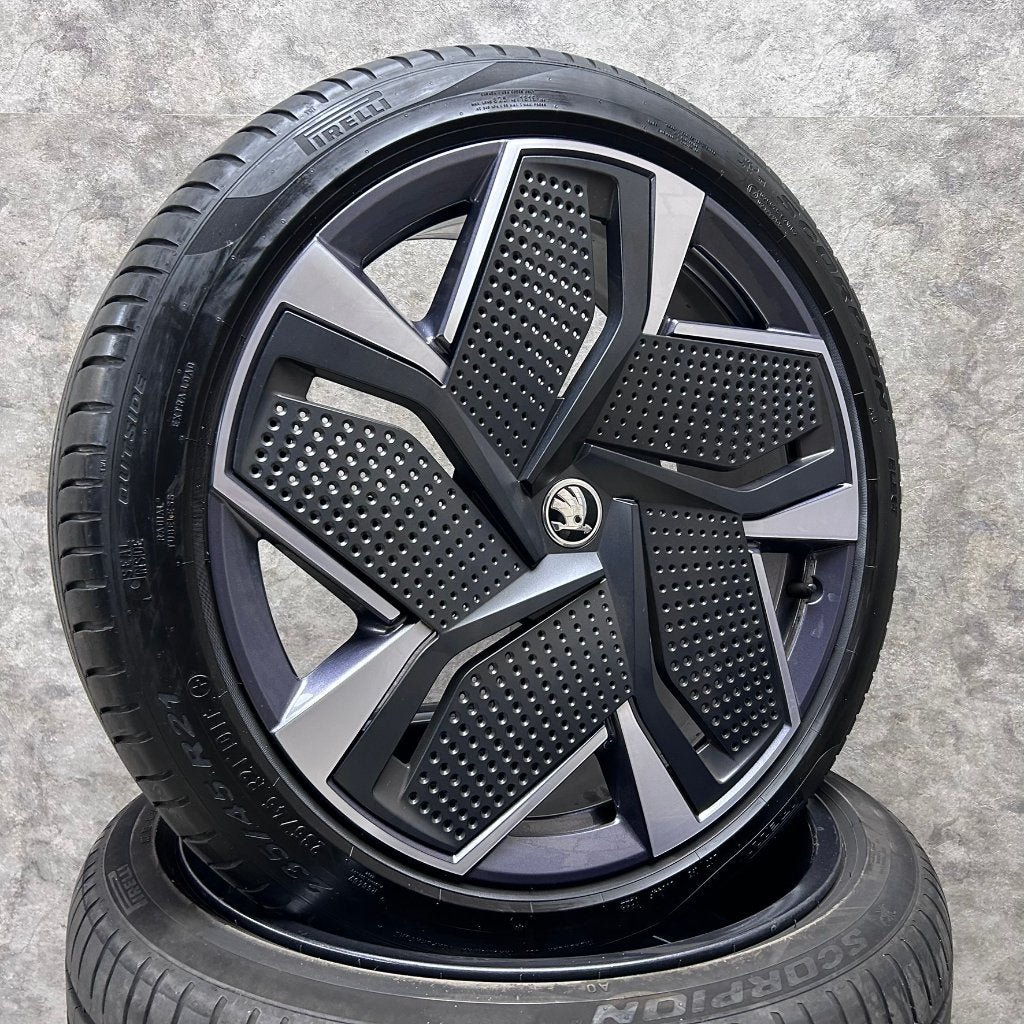 21 inch originele Aero velgen + zomerbanden Skoda Enyaq RS, Gebruikt, Banden en Velgen, 235 mm, Personenwagen