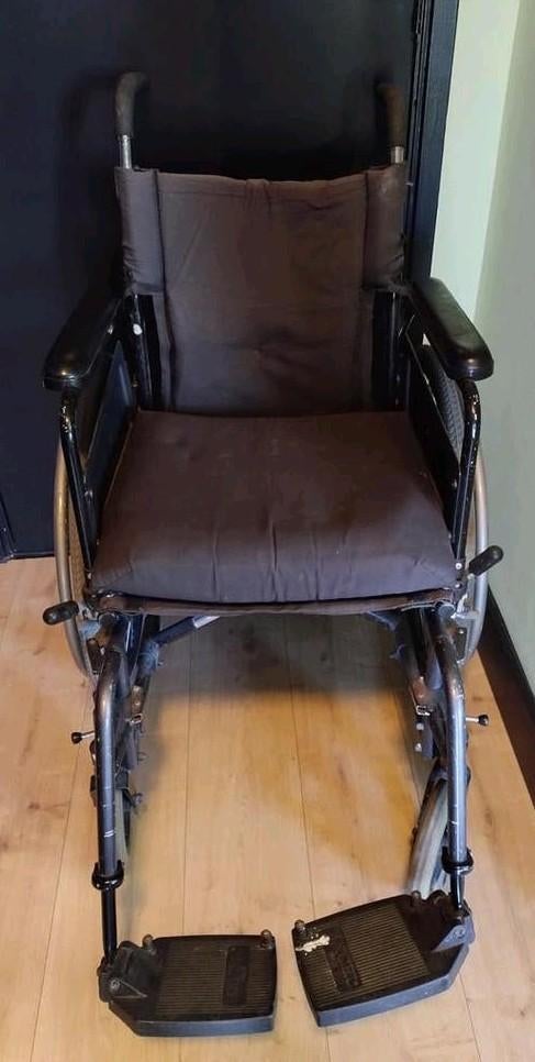 Nette comfortabele rolstoel, Diversen, Rolstoelen, Gebruikt, Duwrolstoel, Inklapbaar, Ophalen