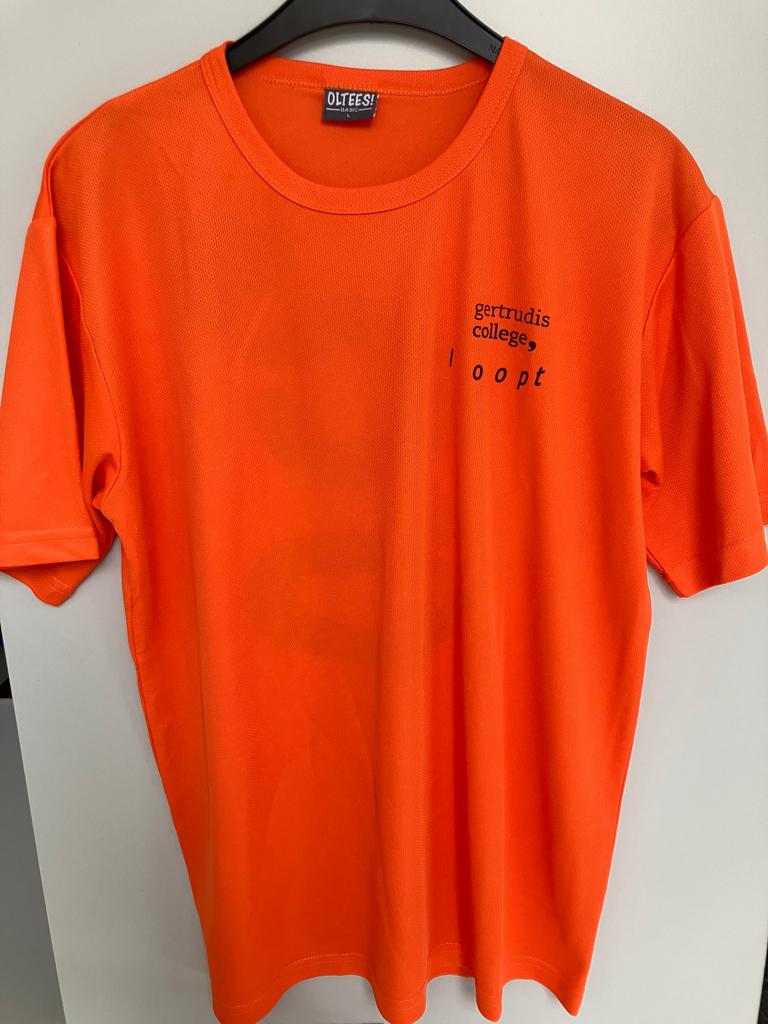 Oranje T-Shirt Maat L - Gertrudis College loopt  , Ophalen of Verzenden, Gedragen, Maat 52/54 (L), Oranje