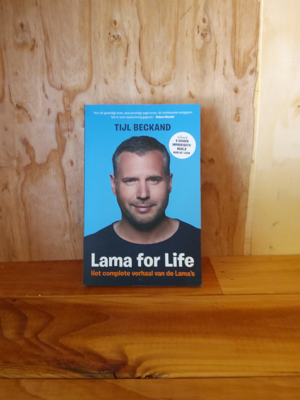 Lama for Life - Het complete verhaal van de Lama's, Boeken, Ophalen of Verzenden, Gelezen, Tijl Beckand, Film, Tv en Media