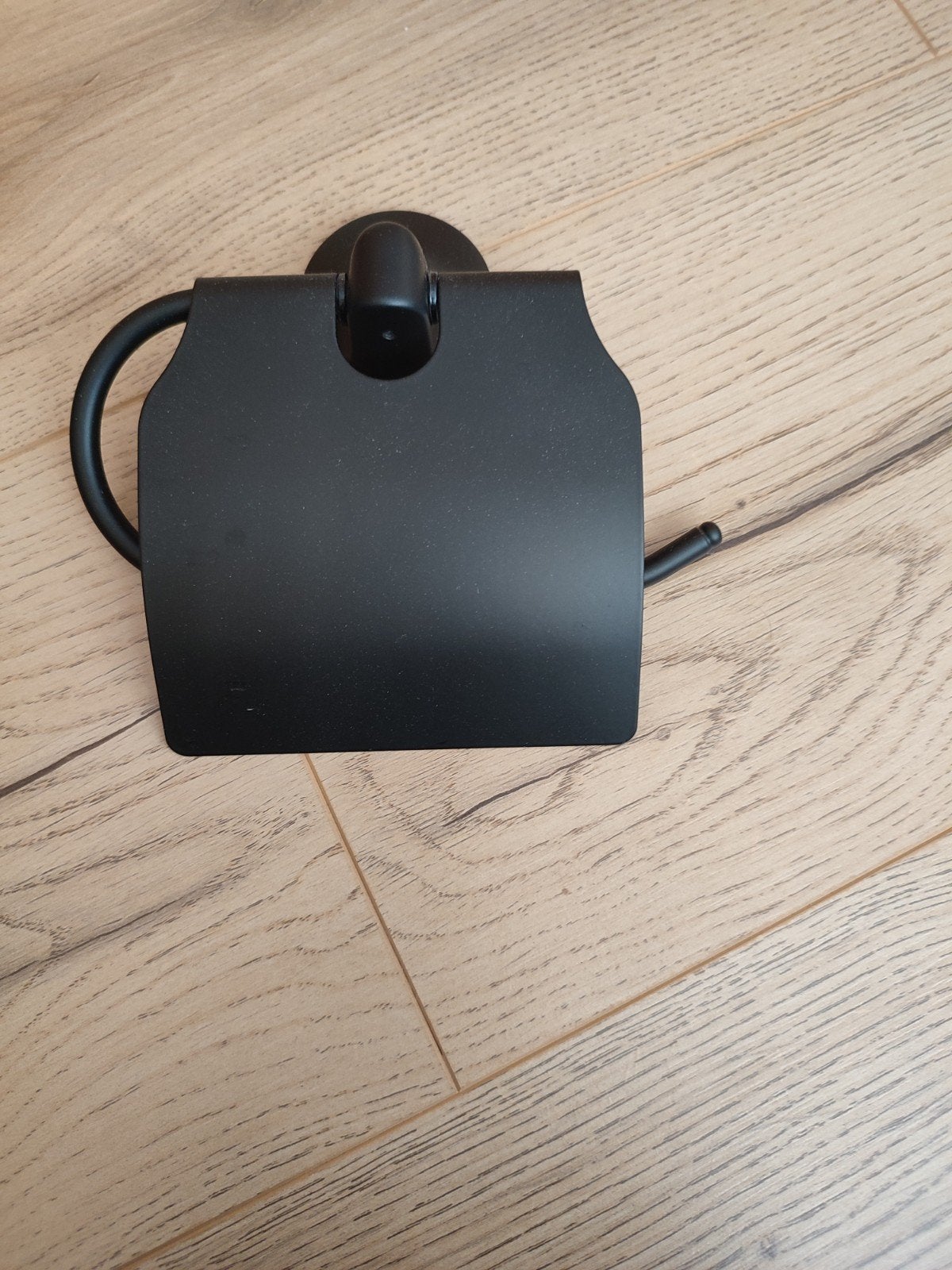 Zwarte toiletrolhouder met klep, Doe-het-zelf en Verbouw, Ophalen of Verzenden, Nieuw, Rvs, Toilet
