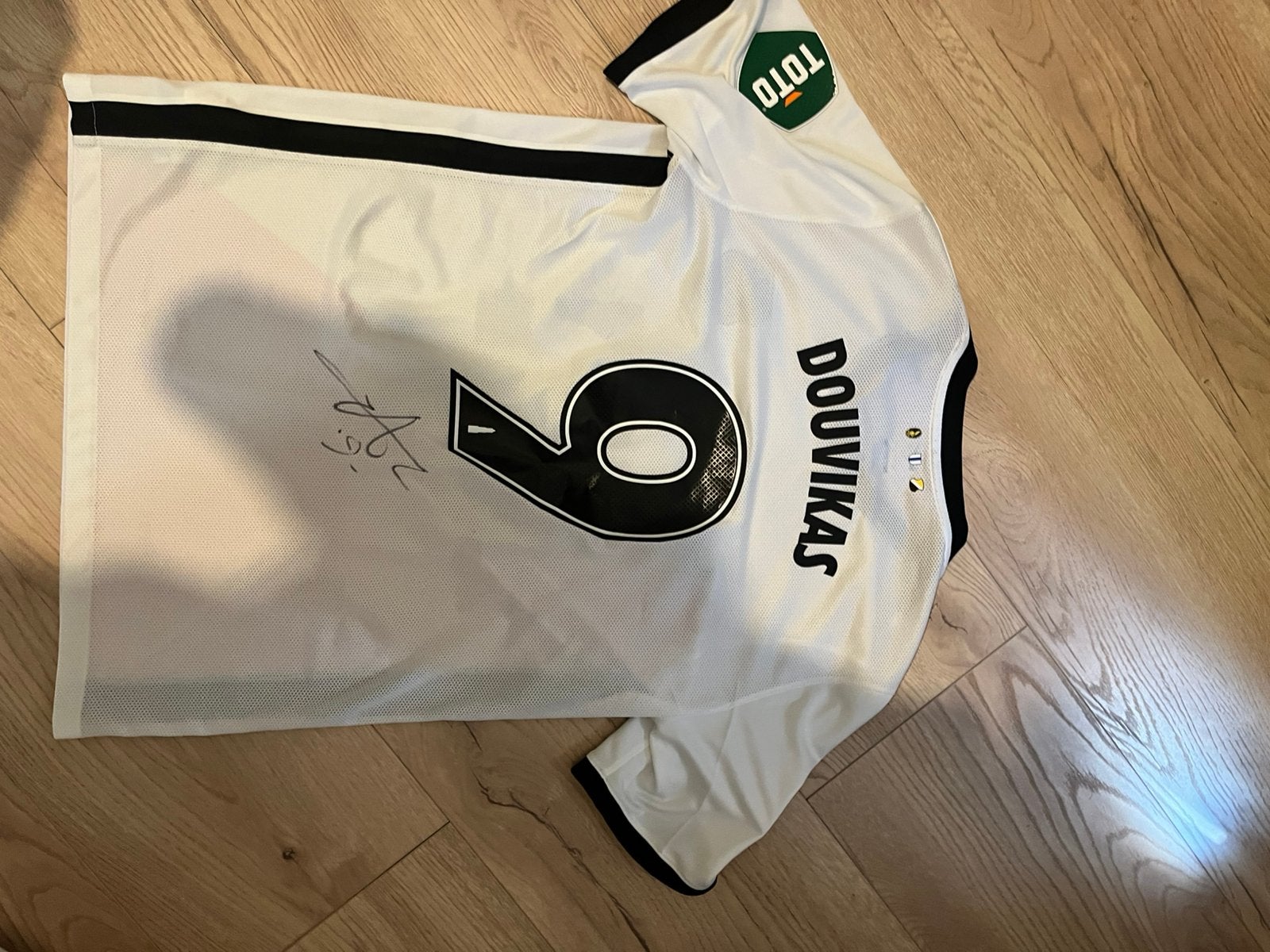 Tasos Douvikas Signed Matchworn shirt, Maat L, Ophalen, Zo goed als nieuw, Shirt