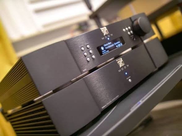 Simaudio Moon 390 Voorversterker en 330A eindversterker, Overige merken, Ophalen of Verzenden, Zo goed als nieuw, 120 watt of meer
