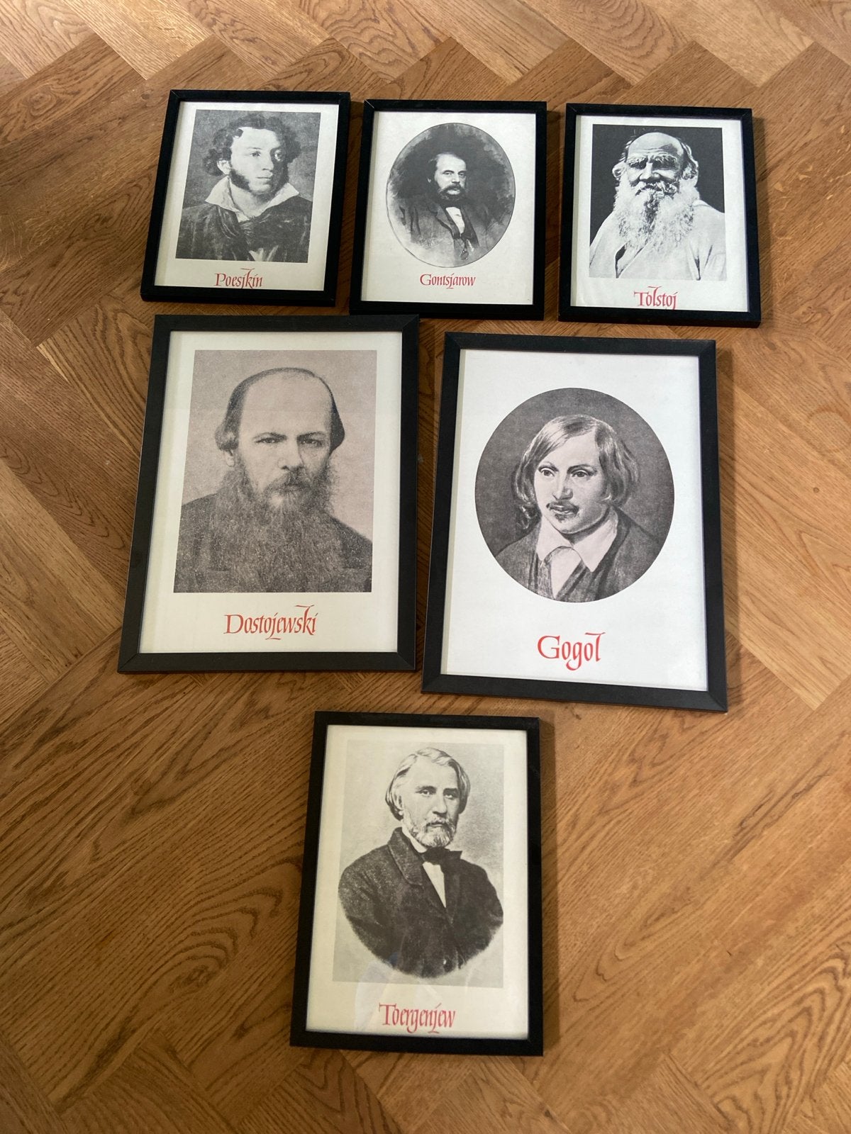 Set van 6 ingelijste portretten van Russische schrijvers, Minder dan 50 cm, Gebruikt, Ophalen of Verzenden, Print