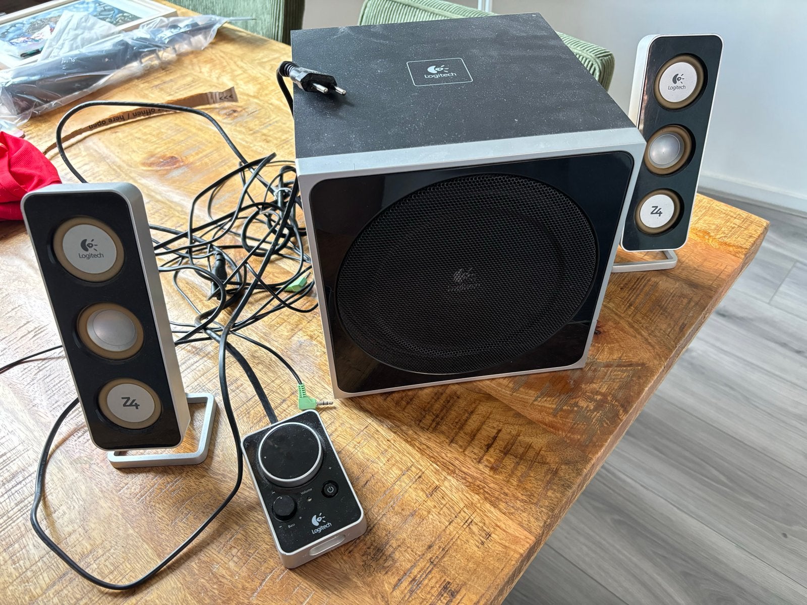 Logitech Z4 2.1 Speakerset met Subwoofer en Afstandsbedienin, Ophalen, Gebruikt, Logitech, Speakerset