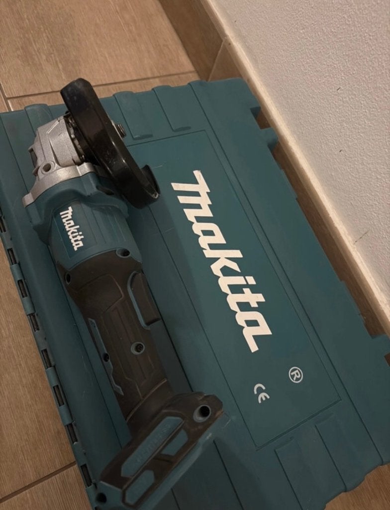 Foto 2 van Makita Accu Geredschap Set Haakse Slijper, Boormachine,Slag