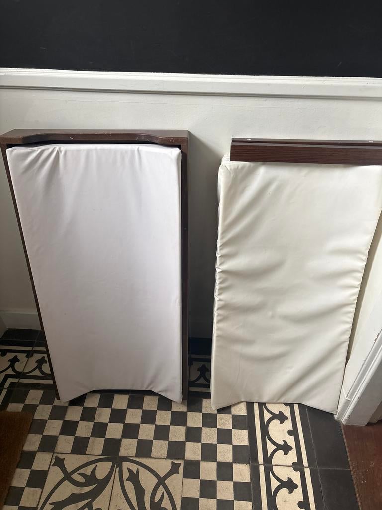 Oeuf NYC Verschonings Tray Donker Walnoot met 2 Kussens, Ophalen, Nieuw