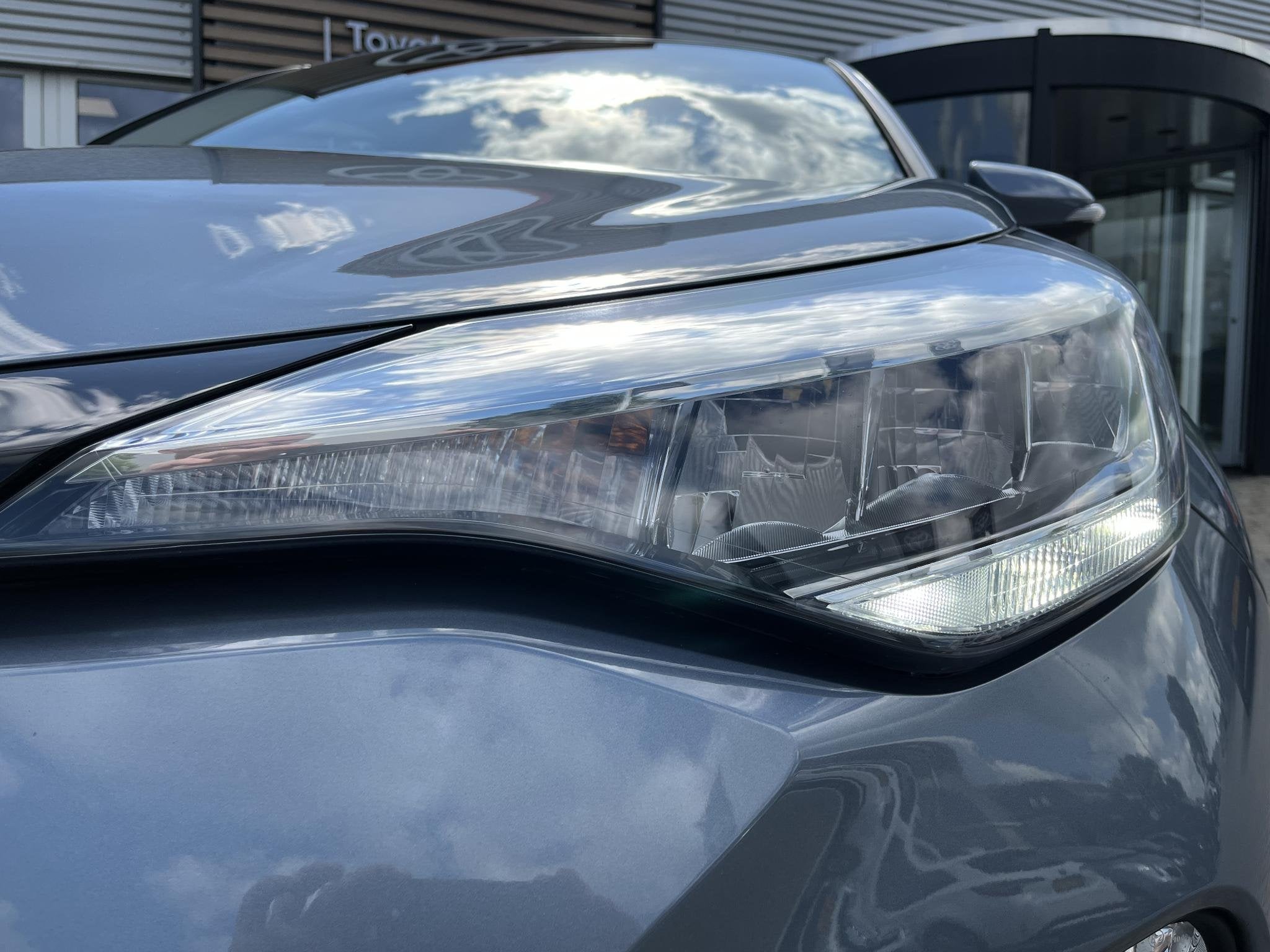Toyota C-HR 2.0 Hybrid Dynamic | Dodehoekdetectie | Trekhaak, 4 cilinders, Leder en Stof, Origineel Nederlands, Bedrijf