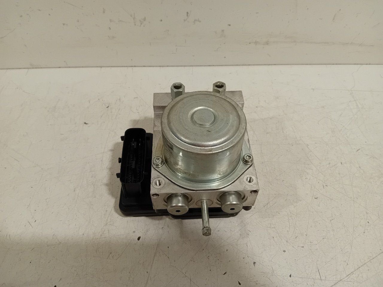 Abs pomp Nissan Leaf, Onderdelen@venauto.nl, Van der Ven Autorecycling B.V., Gebruikt, Ettenseweg 76, 4706 PB Roosendaal, The Netherlands
