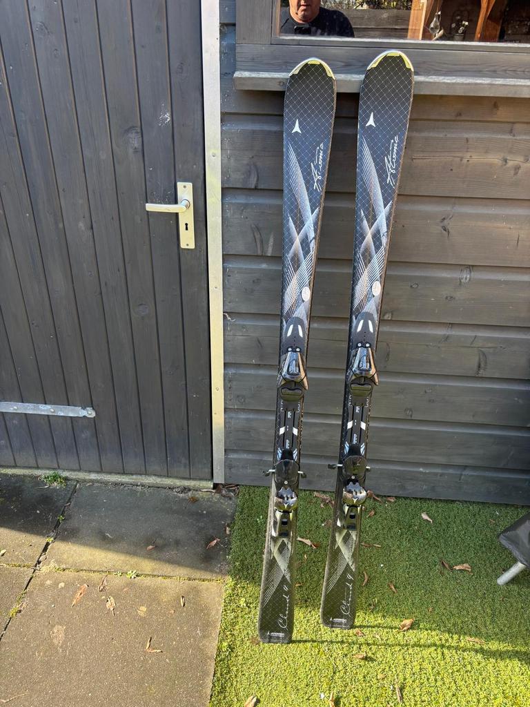 Ski schoenen met ski’s, Sport en Fitness, Skiën en Langlaufen, 140 tot 160 cm, Schoenen, Zo goed als nieuw, Ophalen