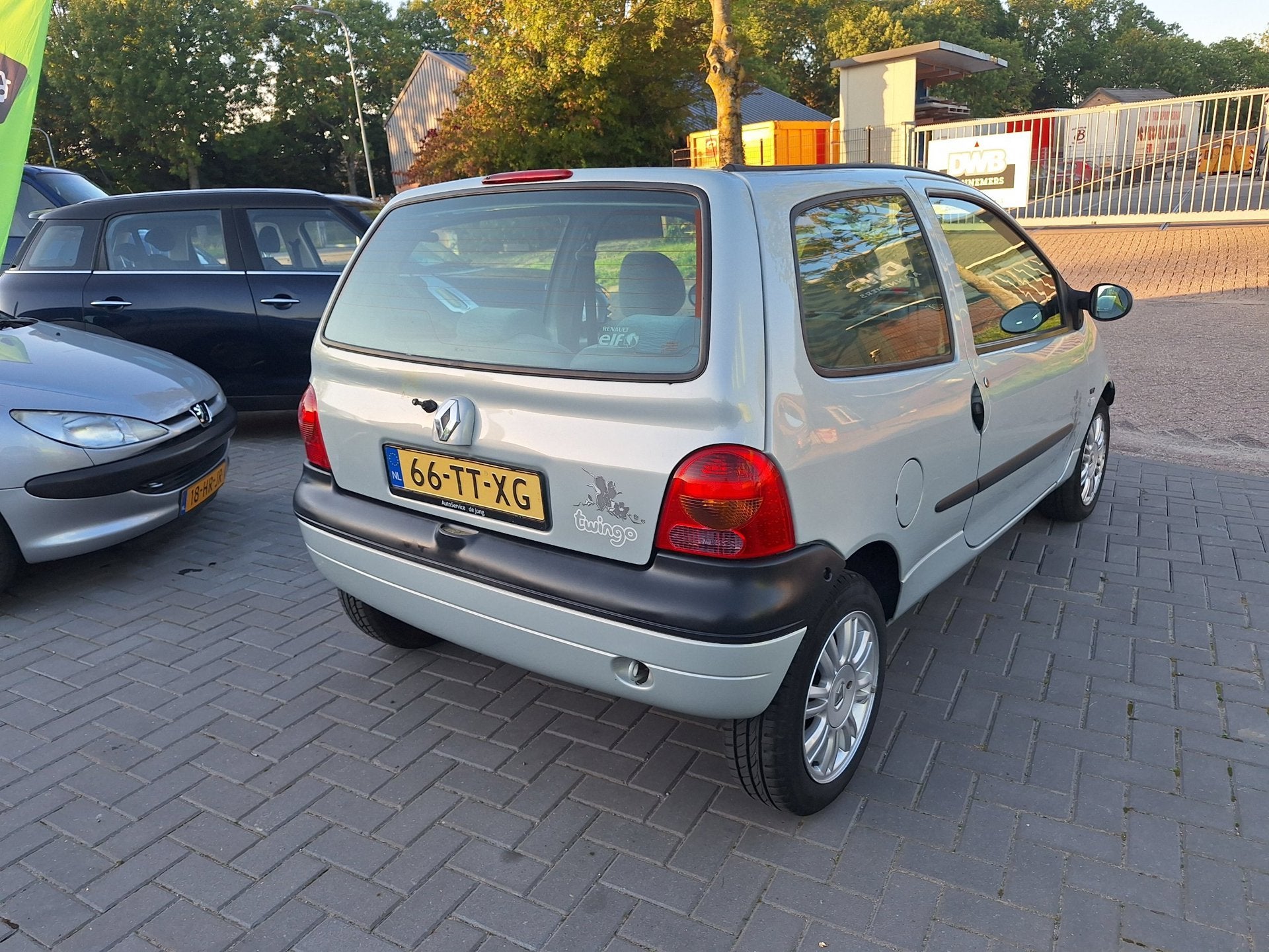 Renault Twingo 1.2-16V Paris / Nette auto / APK t/m septembe, Auto's, Voorwielaandrijving, 4 cilinders, 4 stoelen, Metallic lak