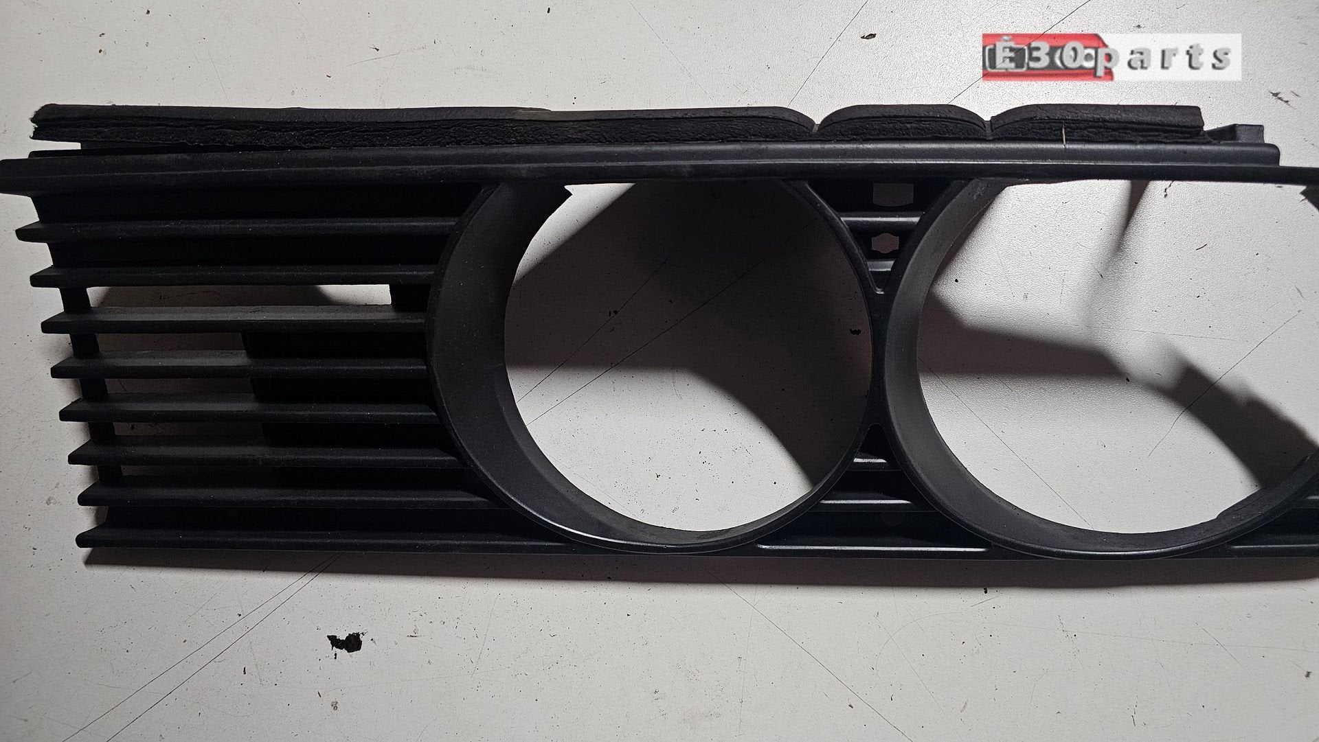 Grille links zwart BMW 3 serie E30 51131876091 1876091, Gebruikt, -, Ophalen of Verzenden, -