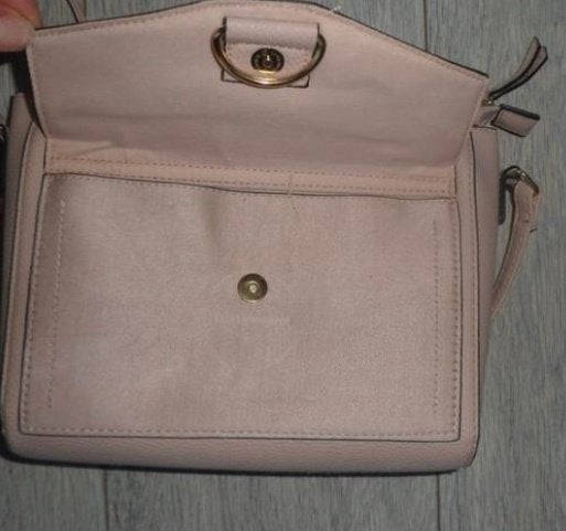 2 hand / schouder tassen zo goed als nieuw! 5 euro per stuk, Ophalen of Verzenden, Zo goed als nieuw, Overige kleuren, Handtas