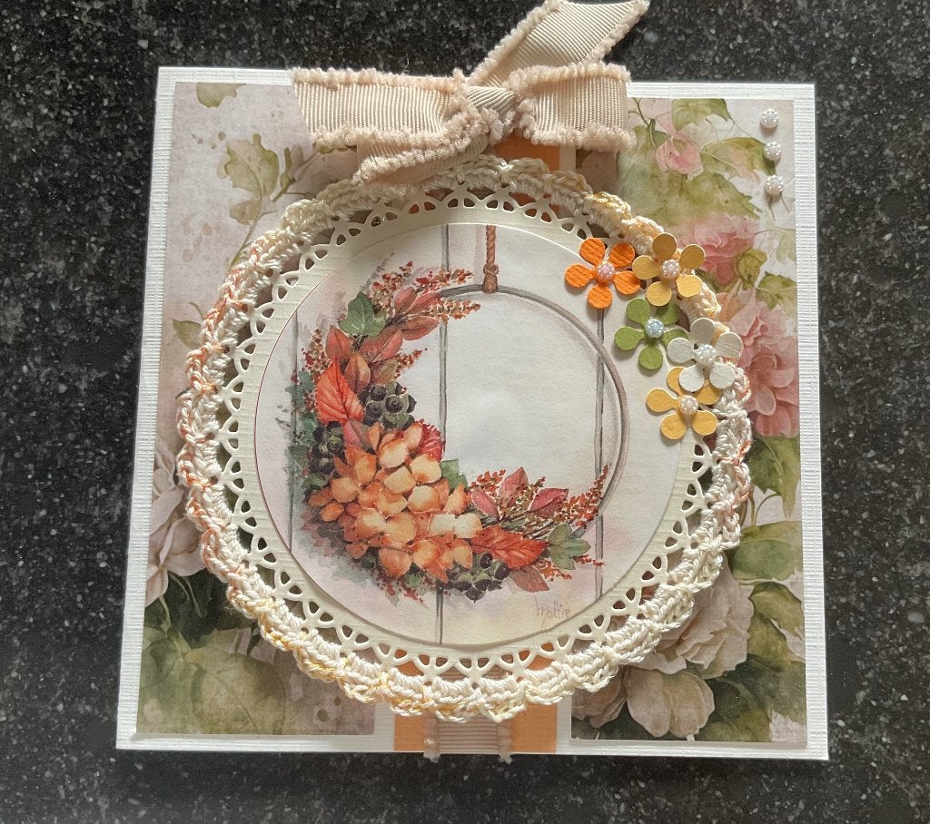 Nr 40 wenskaart met haakwerk Krans herfst, Hobby en Vrije tijd, Verzenden, Nieuw, Overige thema's