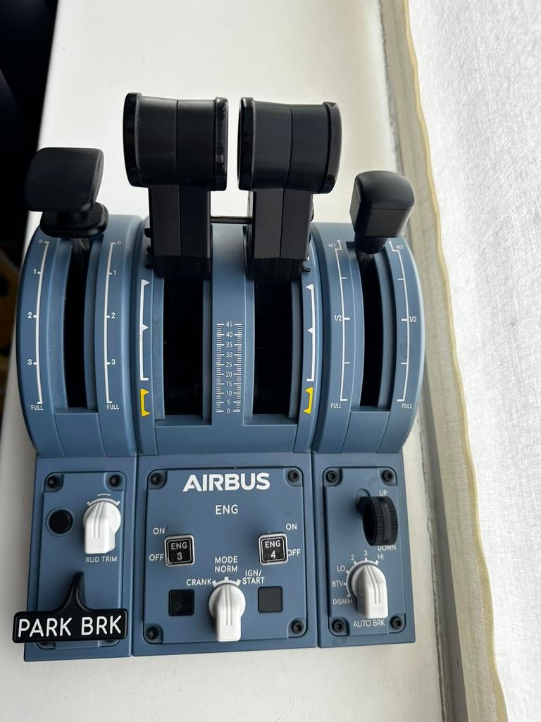 Thrustmaster Airbus TCA throttle quadrant & flight stick, Computers en Software, Joysticks, Ophalen of Verzenden, Zo goed als nieuw