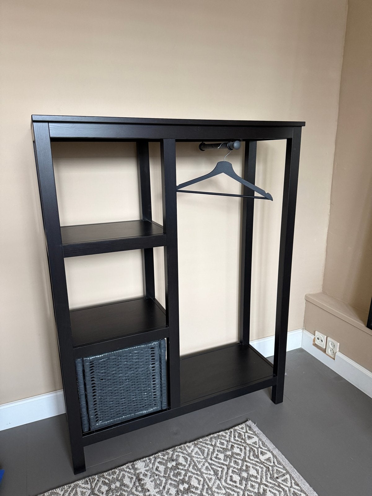 Zwart open kledingrek van Ikea, Ophalen, Met plank(en), Gebruikt, 100 tot 150 cm
