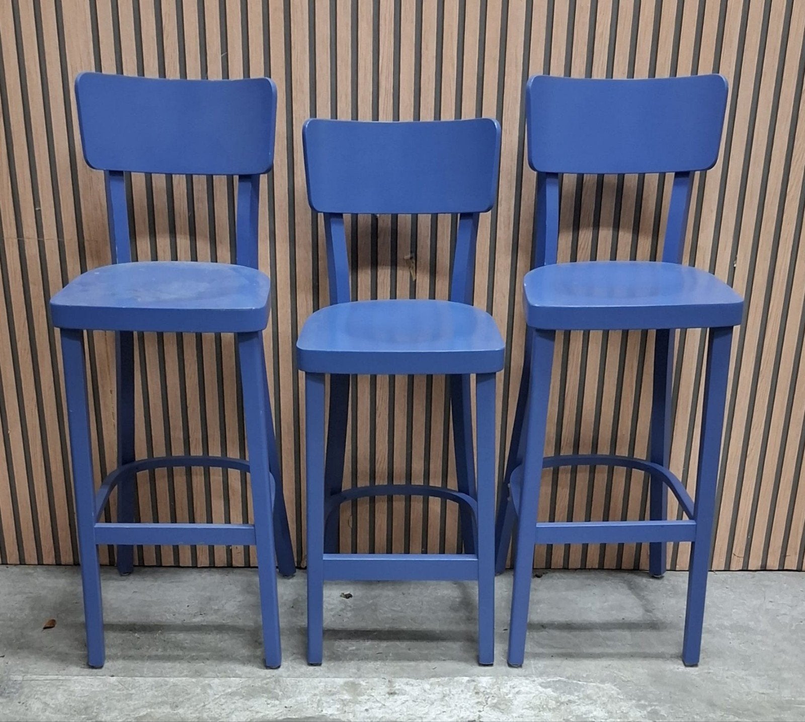 nog 1 x Satelliet barkruk hout blauw bar kruk barstoel, Huis en Inrichting, Stoelen, Blauw, Ophalen of Verzenden, Zo goed als nieuw
