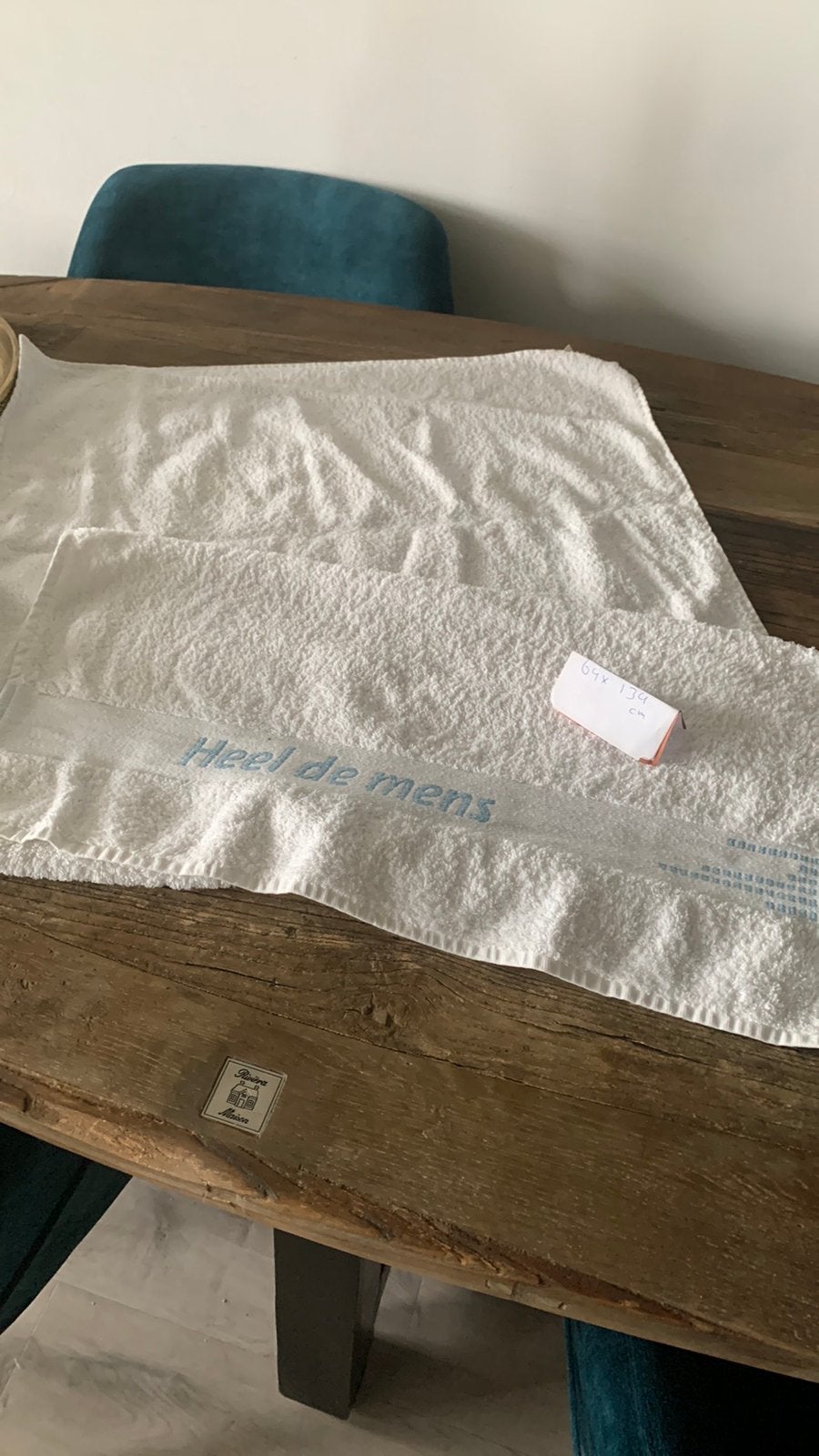 2 x handdoeken, Huis en Inrichting, Badkamer | Badtextiel en Accessoires, Ophalen, Zo goed als nieuw, Handdoek