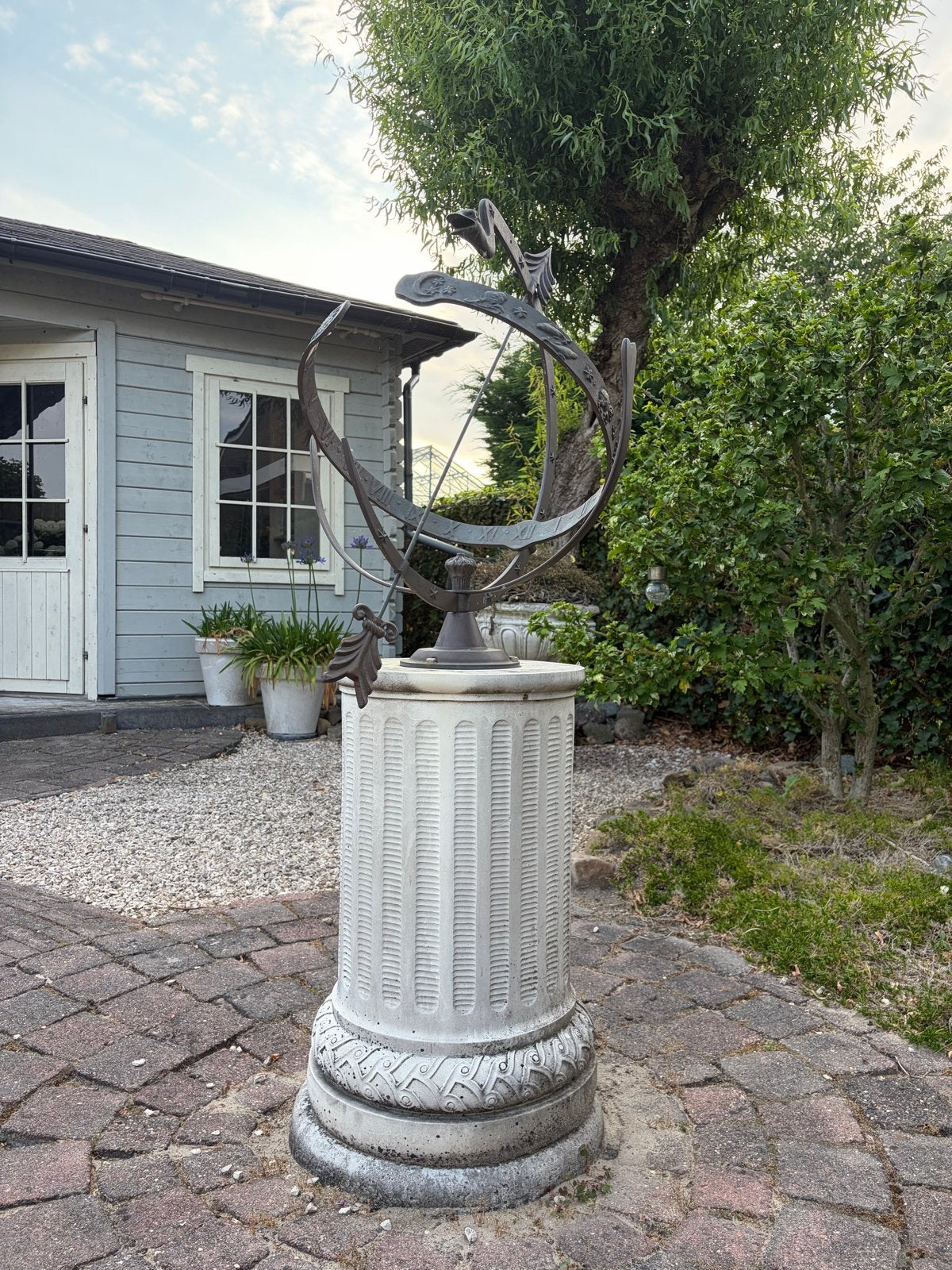 Zware Natuurstenen Zonnewijzer met Bronzen Armillarium, Ophalen, Gebruikt