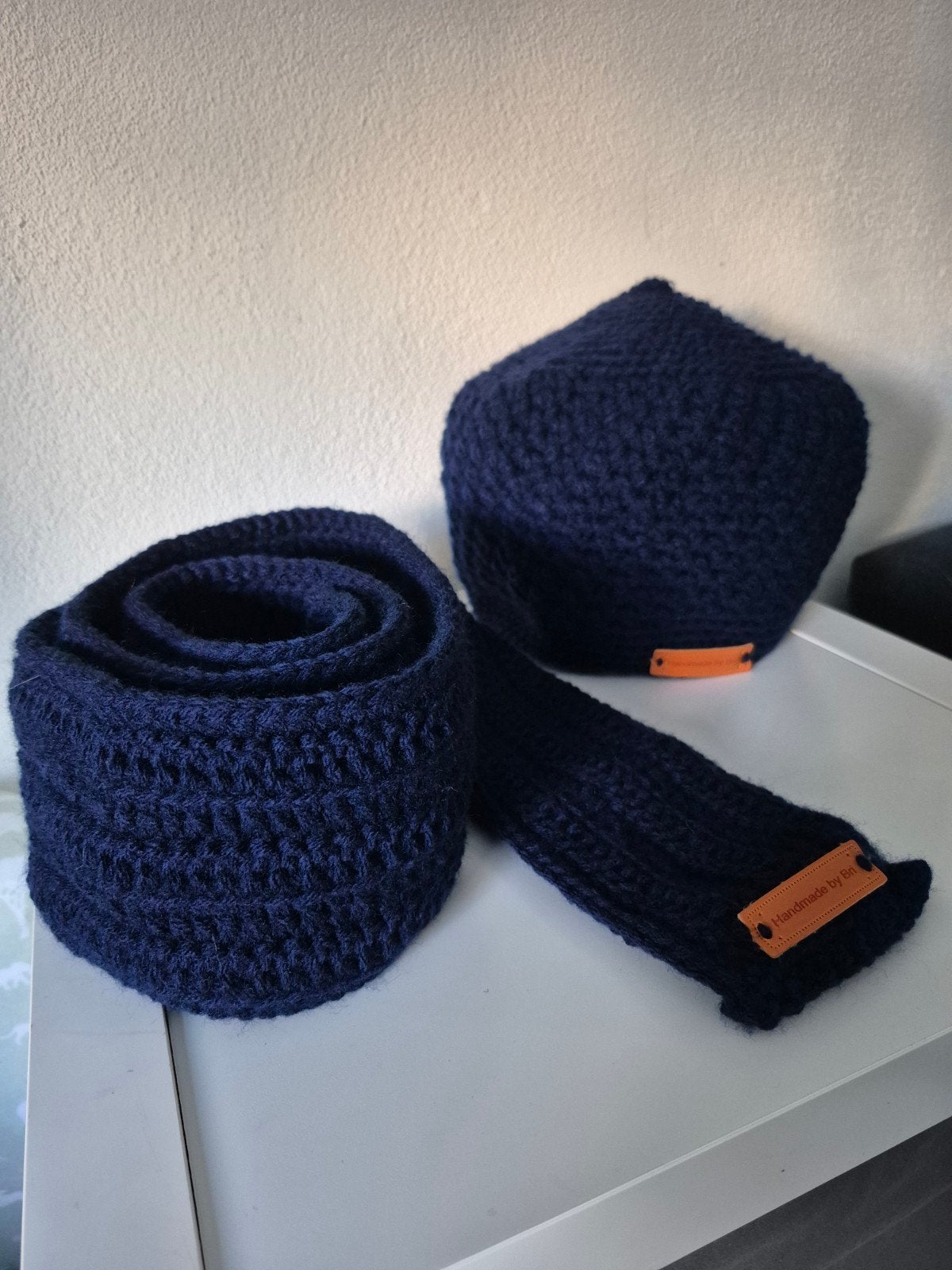 Zelfgehaakte muts en sjaal set donkerblauw, Ophalen of Verzenden, Nieuw, Maat 46/48 (XL) of groter, Muts
