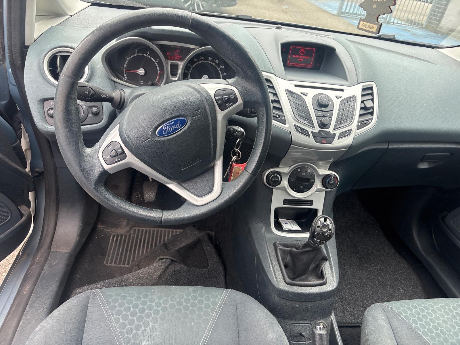 Foto 6 van Ford Fiesta 1.4 Titanium | Autom. Airco | Cruise Control | L