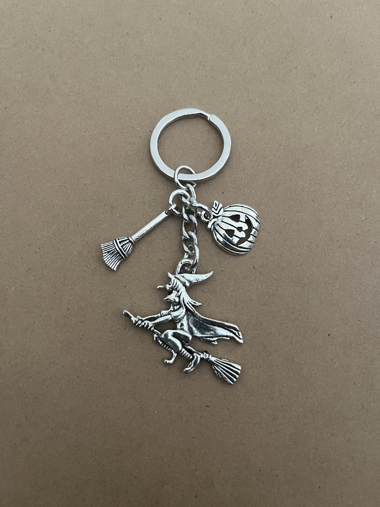Sleutelhanger hangers heks, bezem en pompoen halloween, Ophalen of Verzenden, Nieuw, Overige typen