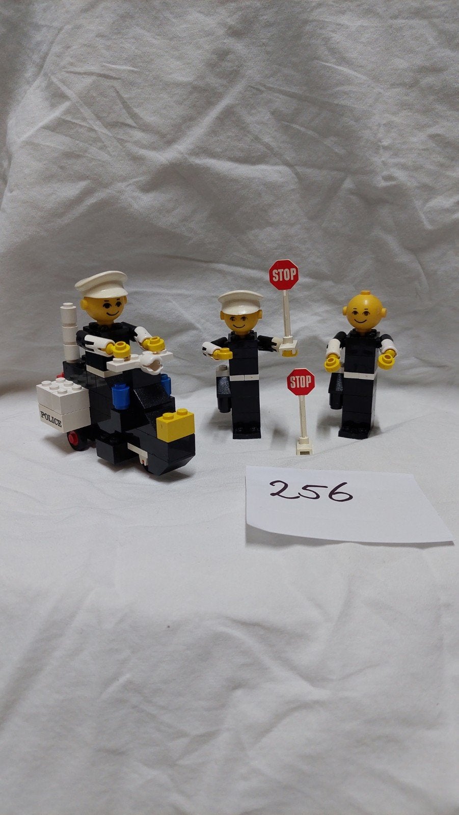 Lego Politie Agenten met Motor en Stopborden - Set 256, Inclusief minifiguren, Lego, Ophalen of Verzenden, Complete set