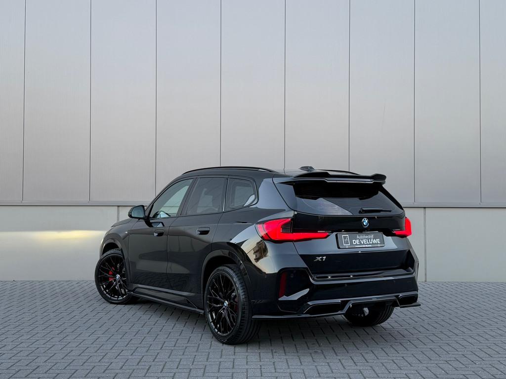 BMW X1 sDrive18i M-Sport 20" Led Carplay Camera BTW, Auto's, Gebruikt, Zwart, Met garantie (alle), Zwart
