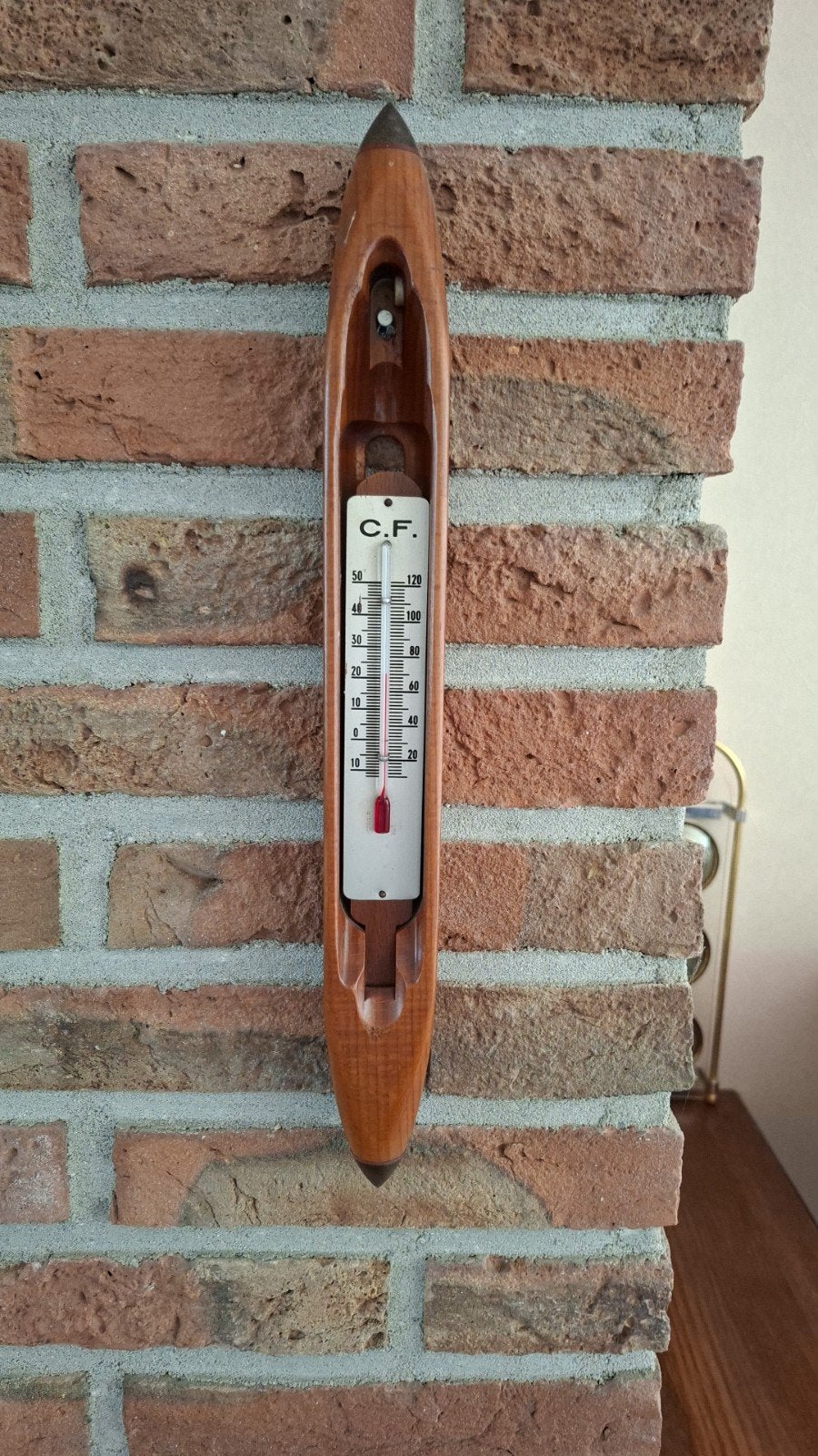 Vintage houten thermometer C.F. - Decoratief en functioneel, Audio, Tv en Foto, Weerstations en Barometers, Ophalen of Verzenden