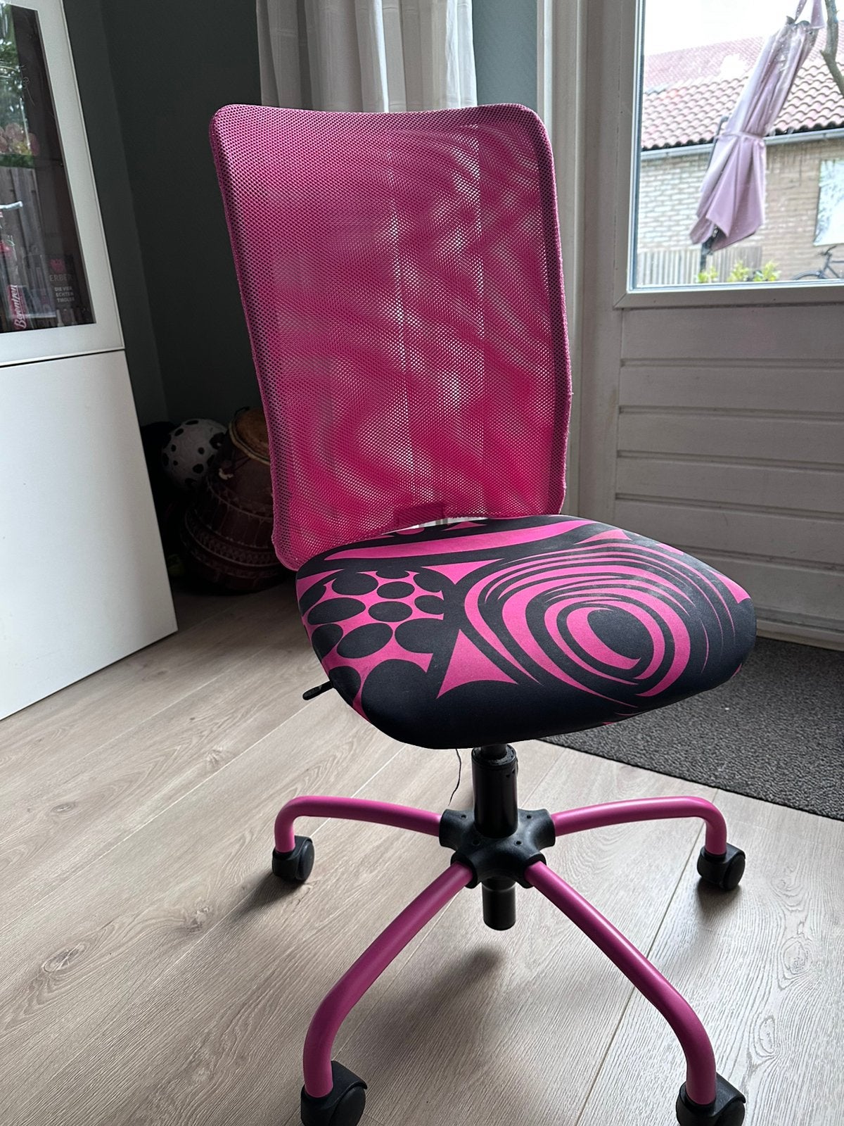 Zwart/ roze bureaustoel (gratis af te halen), Huis en Inrichting, Ophalen, Gebruikt, Roze, Bureaustoel