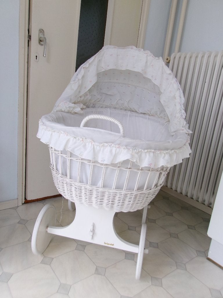 Rotan wieg op wielen - leipold vintage - wit, Kinderen en Baby's, Babywiegjes en Ledikanten, Ophalen, Gebruikt, Wieg