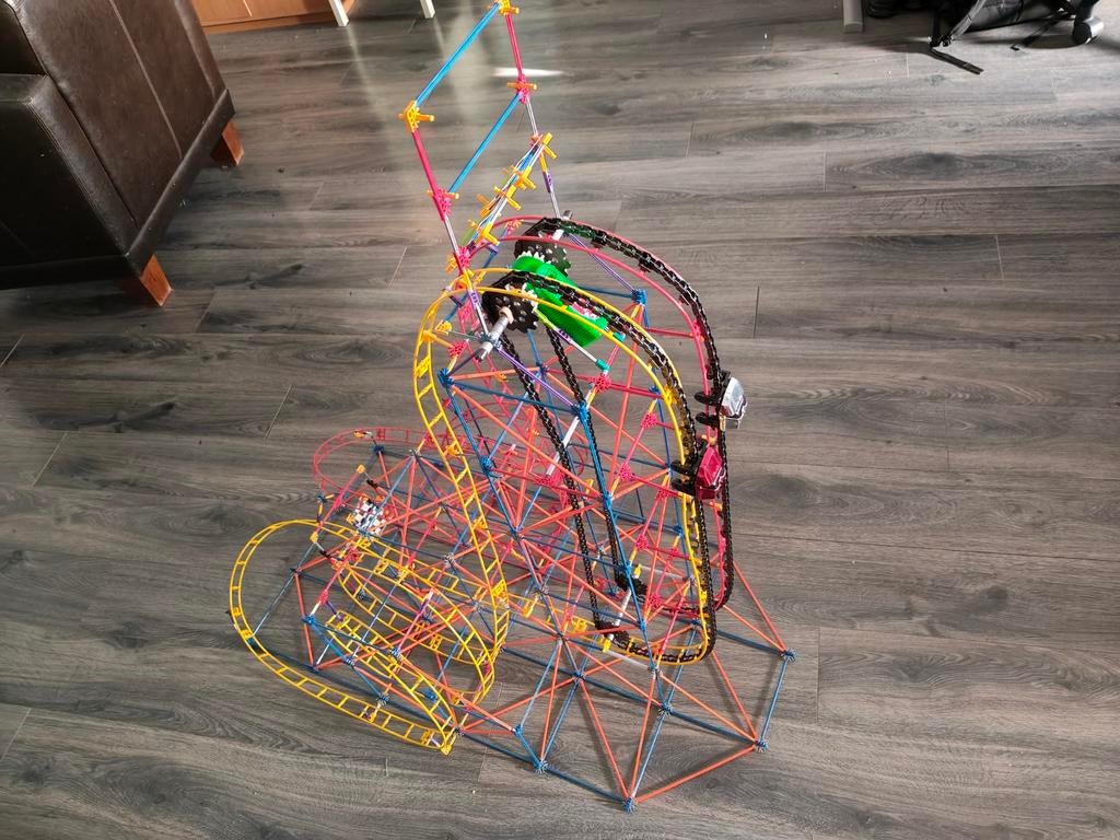 K'nex Achtbaan met gemotoriseerde lift, Kinderen en Baby's, Speelgoed | Bouwstenen, Ophalen of Verzenden, Gebruikt, K'nex
