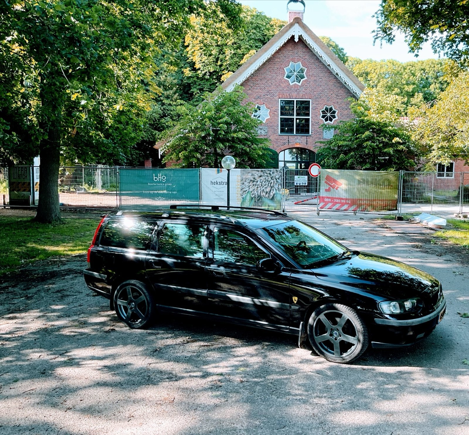 Volvo V70 2.3 T-5 250PK AUT 2003  complete historie, Auto's, 1556 kg, 1800 kg, Zwart, Stationwagon