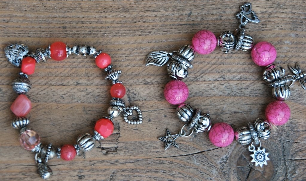 2 Armbanden (roze en roze-rood), Staal, Nieuw, Ophalen of Verzenden, Met bedels of kralen