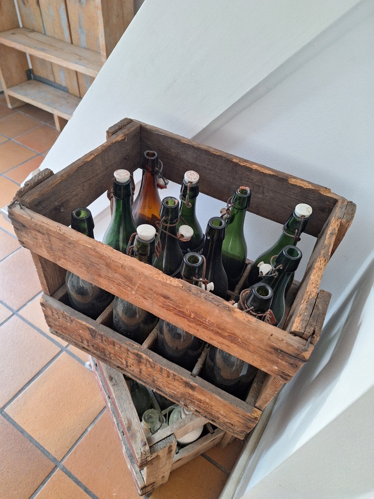 Oude houten antieke bierkrat met 12 flessen, Ophalen