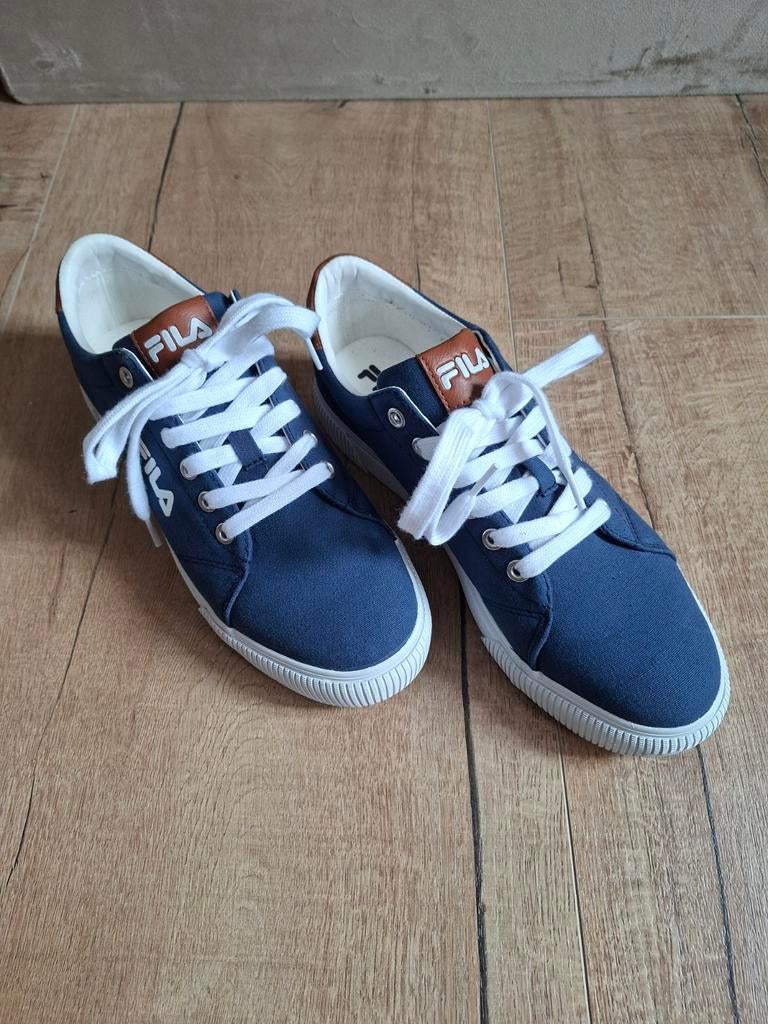 Nieuwstaat Fila gymp, sneaker in blauw, mt 40, Ophalen of Verzenden, Zo goed als nieuw, Blauw, Sneakers of Gympen
