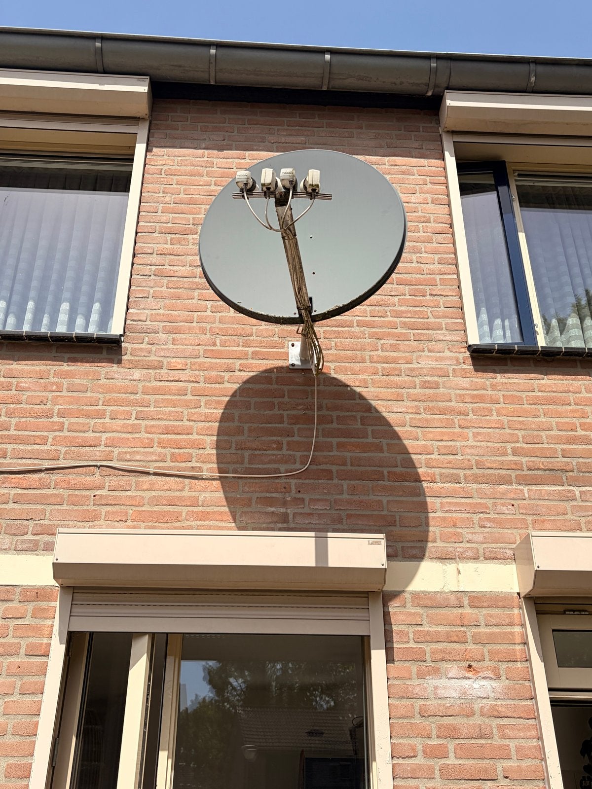 Gratis schotelantenne met 3 LNB's voor meerdere satellieten, Audio, Tv en Foto, Schotelantennes, Ophalen of Verzenden, Gebruikt