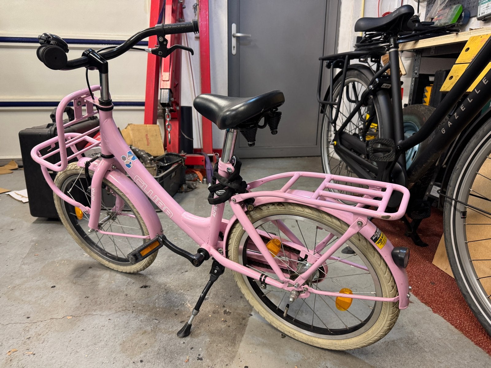 Roze kinderfiets CLUBB 18 inch met voordrager, Fietsen en Brommers, Ophalen, Gebruikt, Velgrem, 16 tot 20 inch
