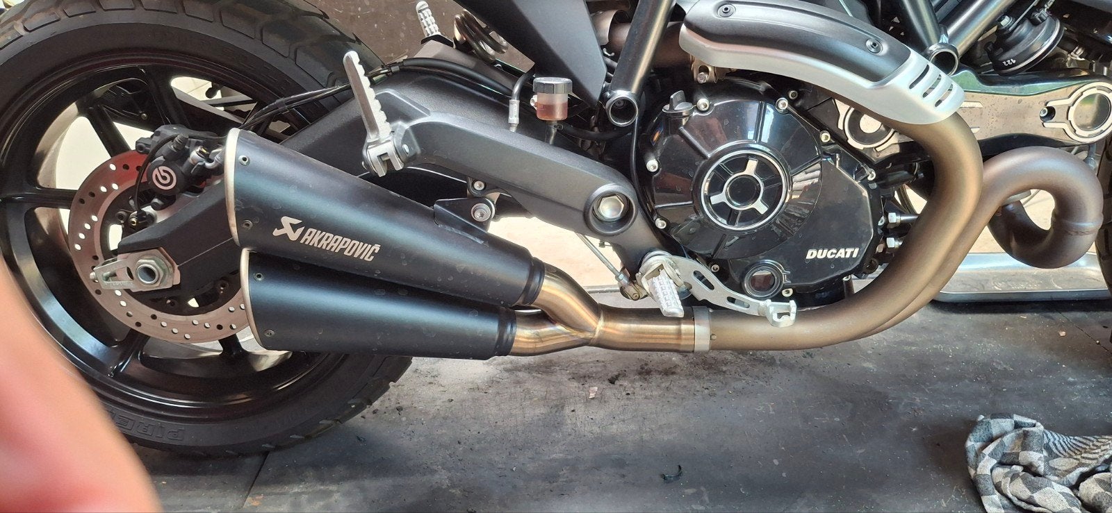 Akrapovic scrambler 800 2022, Ophalen