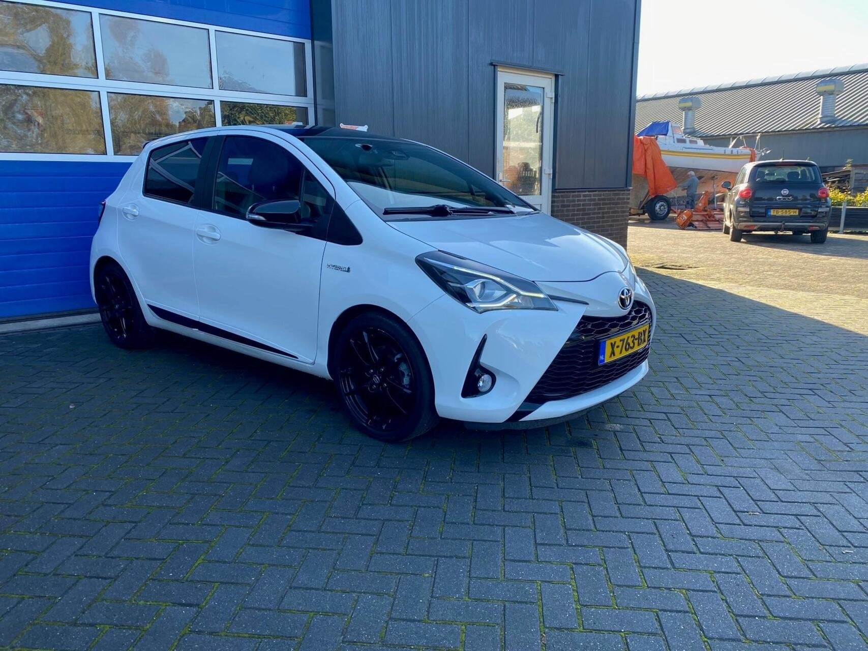 Toyota Yaris 1.5 Hybrid GR-Sport cruise clima, Auto's, Gebruikt, Euro 6, 4 cilinders, Bedrijf